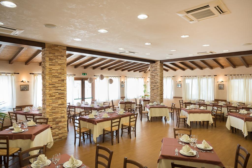 Valle Himara Casa de hóspedes Piana Degli Albanesi Exterior foto