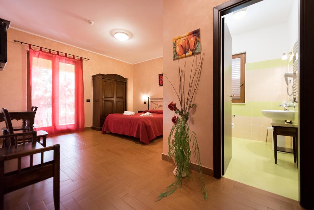 Valle Himara Casa de hóspedes Piana Degli Albanesi Exterior foto