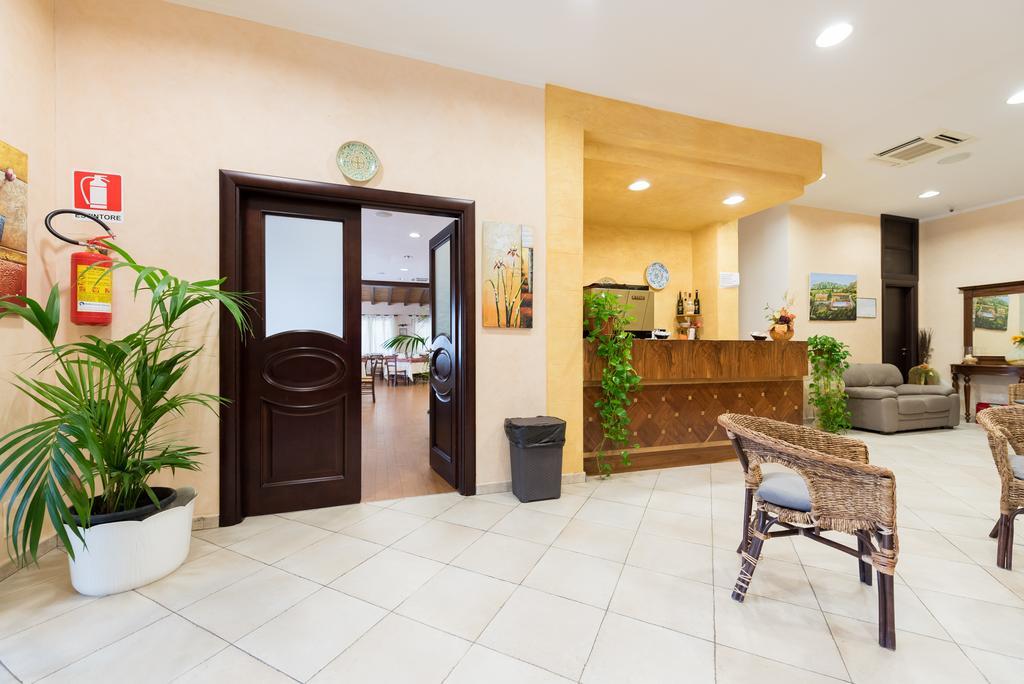 Valle Himara Casa de hóspedes Piana Degli Albanesi Exterior foto